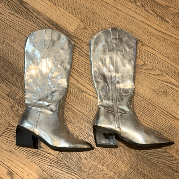 Steve Madden size 7 silver cowboy boots - Picture 1 of 9